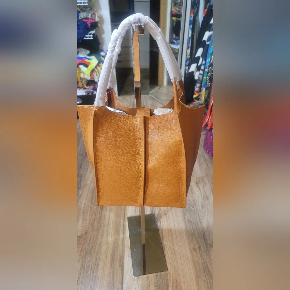 Purse - Picture 1 of 3